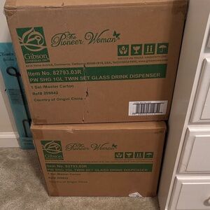 The Pioneer Woman Green Glass Drink Dispenser Set